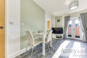 dining - click for photo gallery